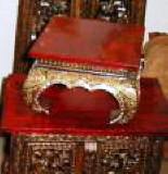 Opiumtisch rot lackiert